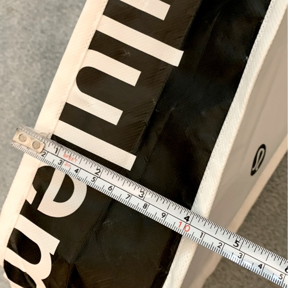 LULULEMON SMALL BLACK AND WHITE REUSABLE TOTE BAG PRE OWNED 9X12 - Picture 6 of 10